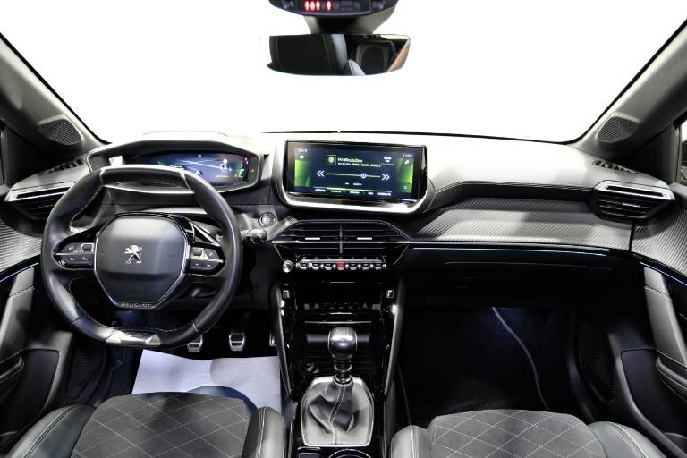 PEUGEOT 208 11
