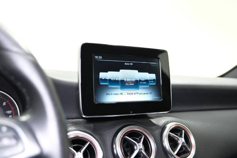 MERCEDES-BENZ A 180 19