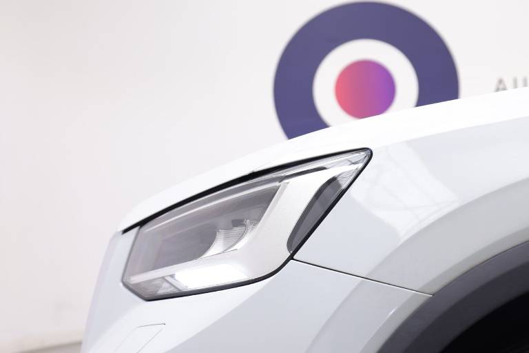 AUDI Q2 18