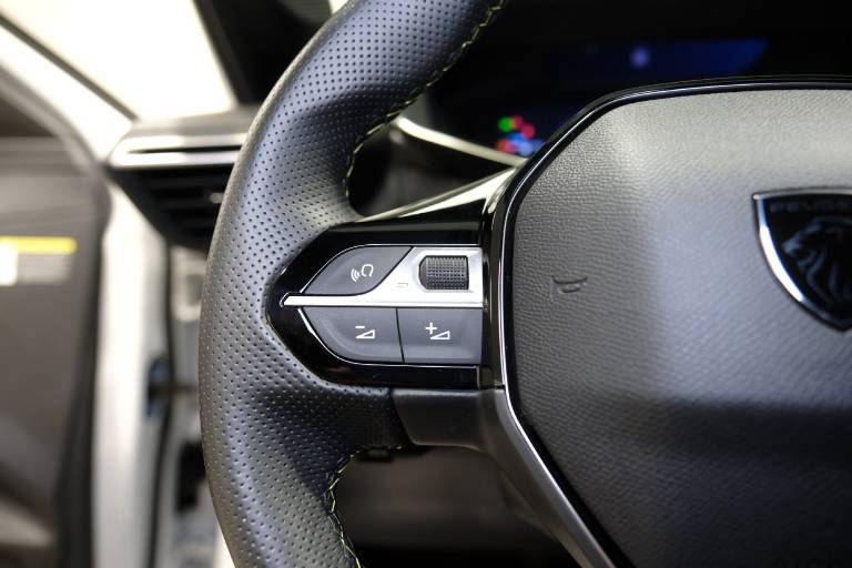 PEUGEOT 208 21