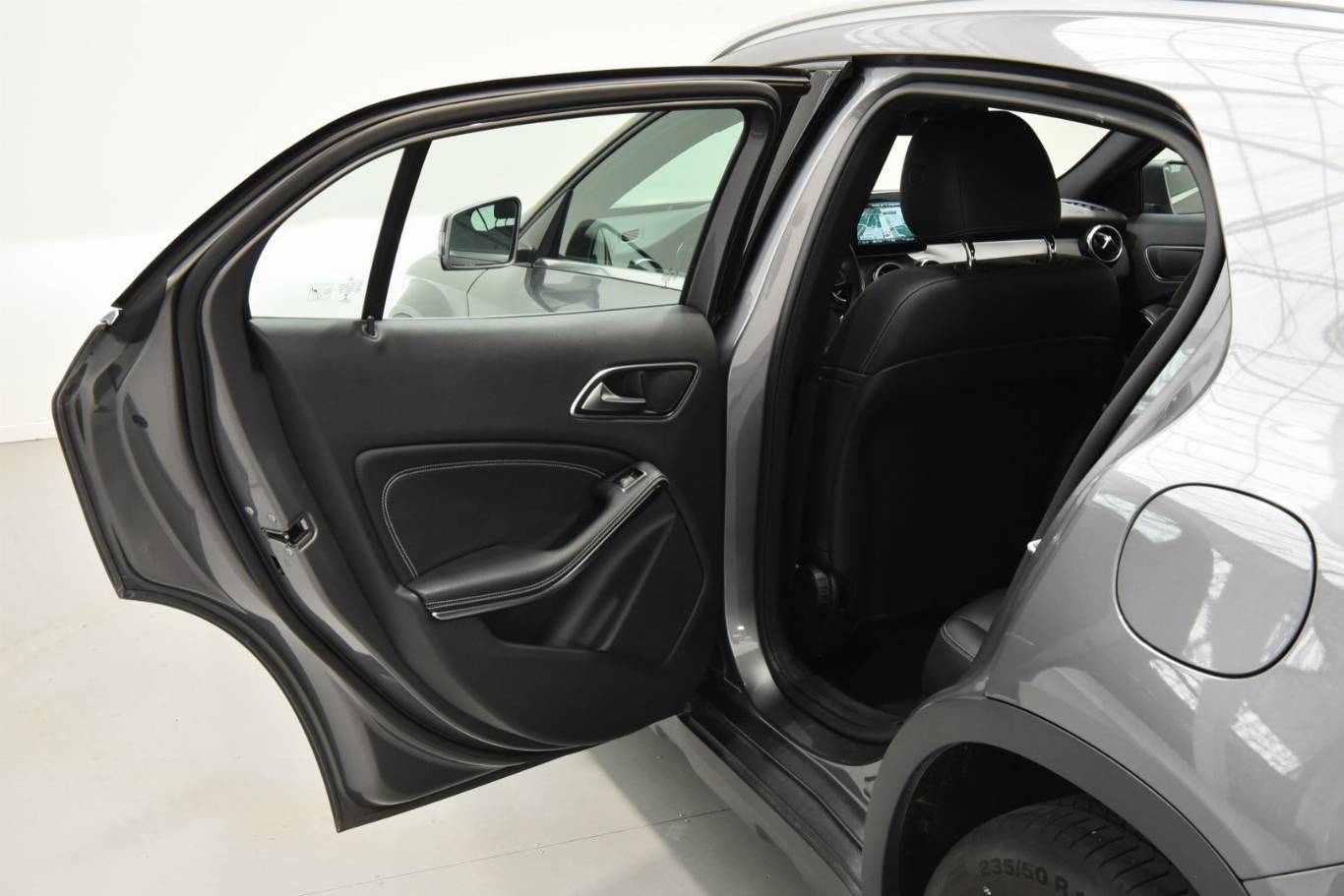 MERCEDES-BENZ GLA 200 45