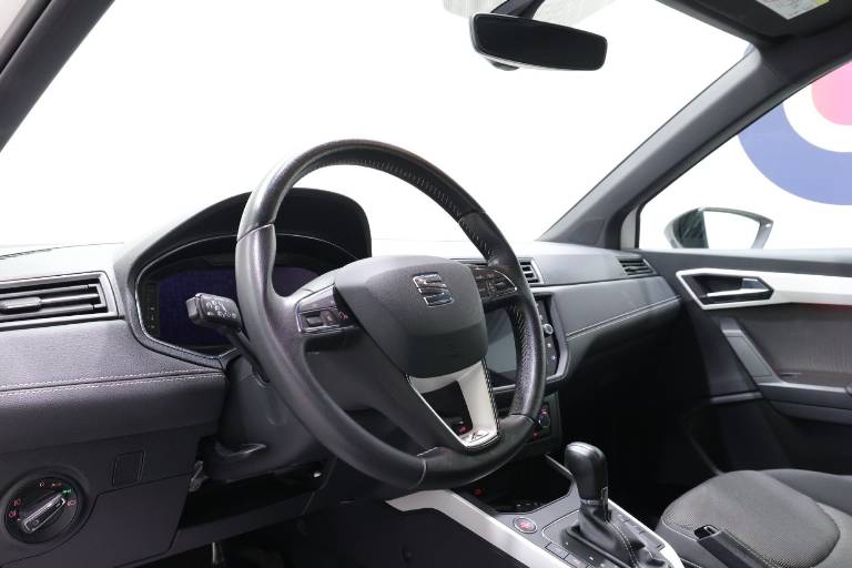 SEAT Arona 5