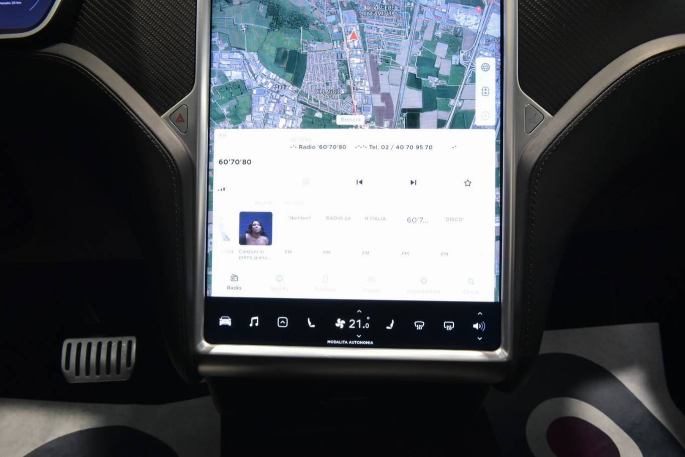 TESLA Model X 10