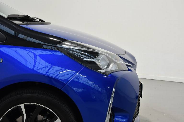 TOYOTA Yaris 35