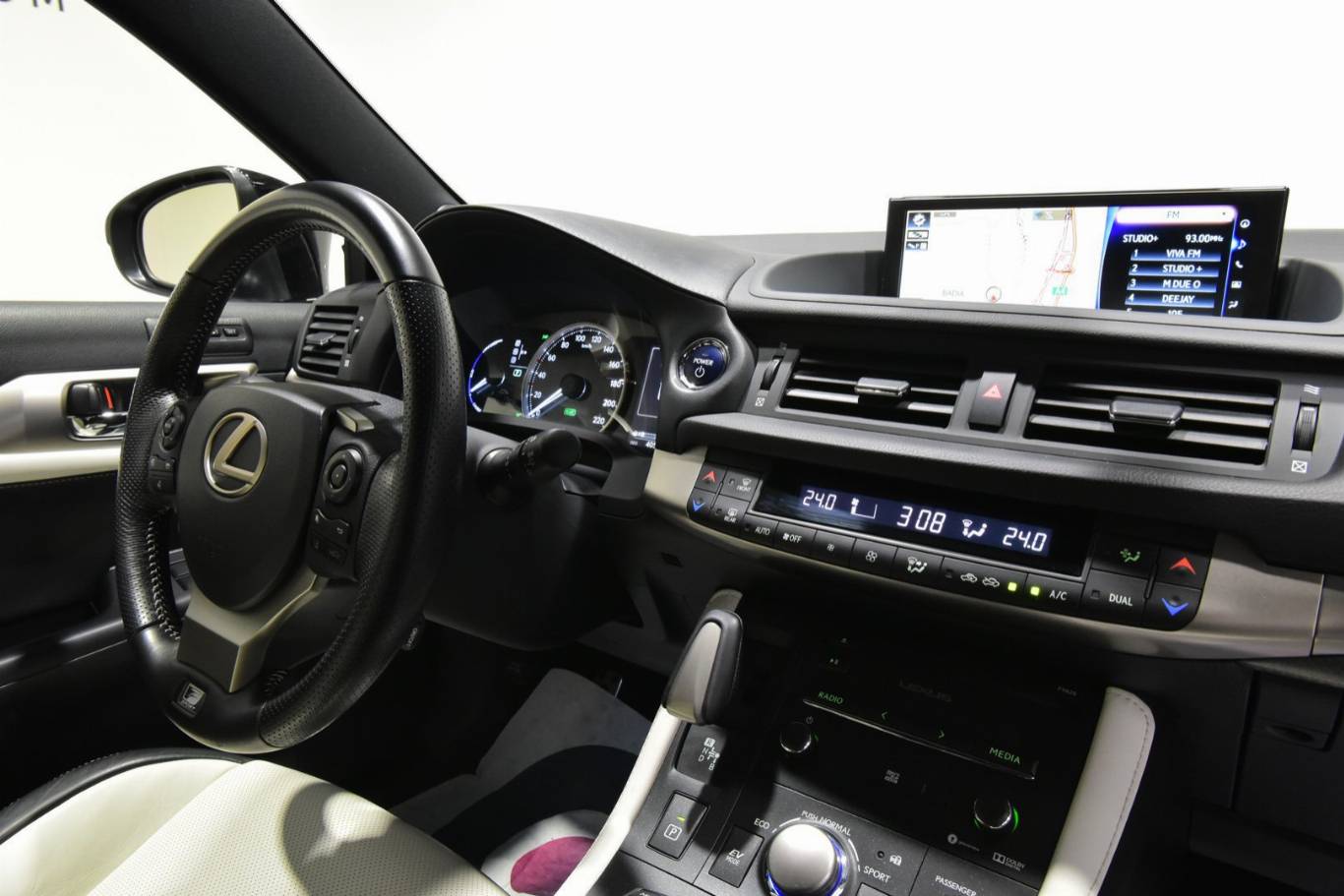 LEXUS CT 200h 27
