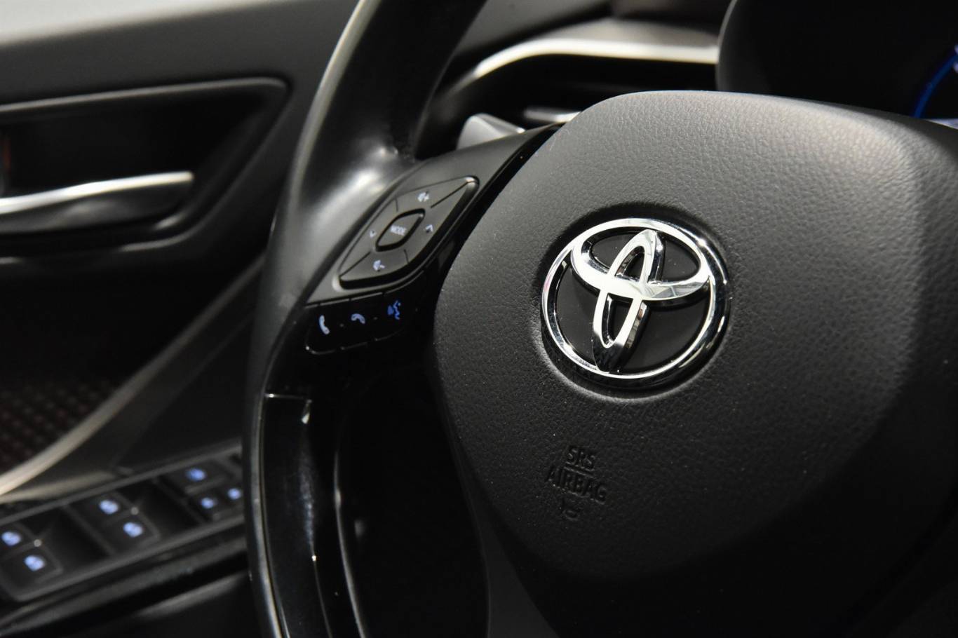 TOYOTA C-HR 44