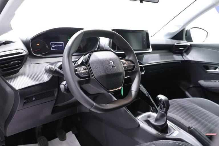PEUGEOT 208 5