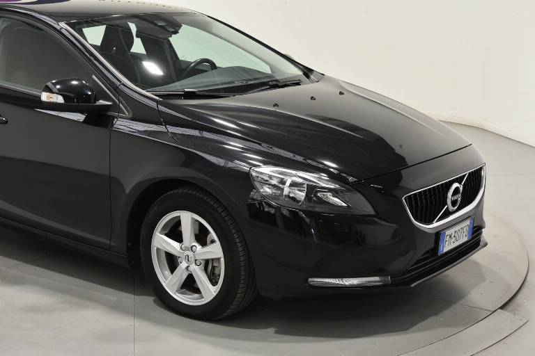 VOLVO V40 16