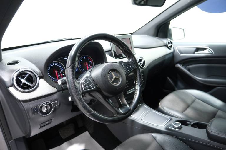 MERCEDES-BENZ B 180 5