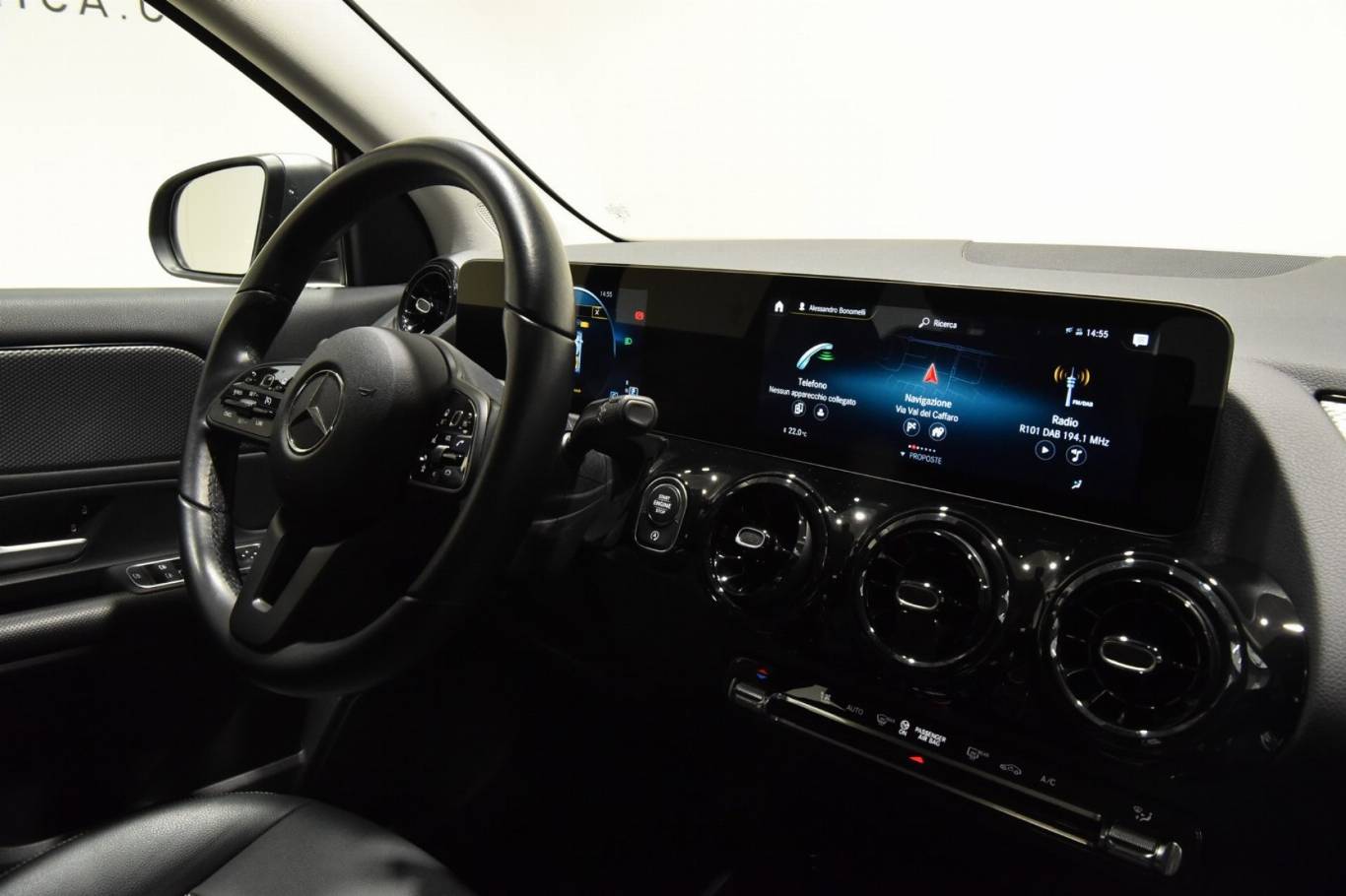 MERCEDES-BENZ GLA 180 32