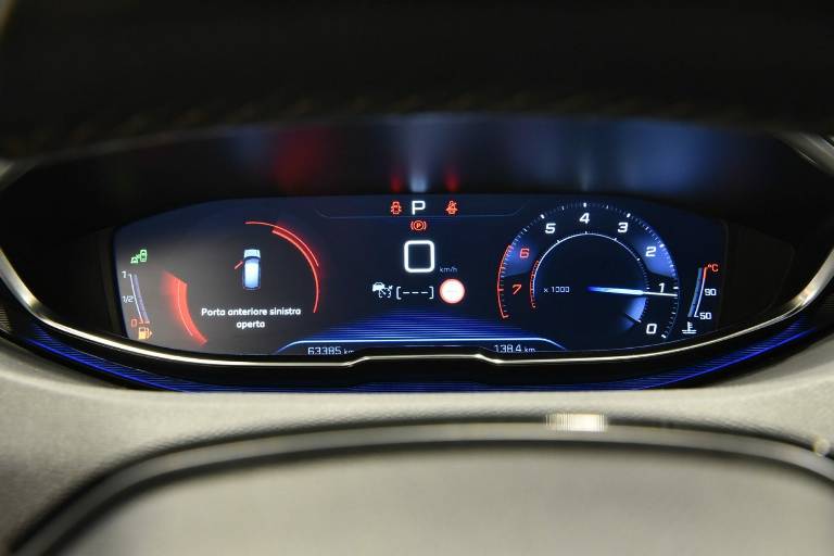 PEUGEOT 3008 13