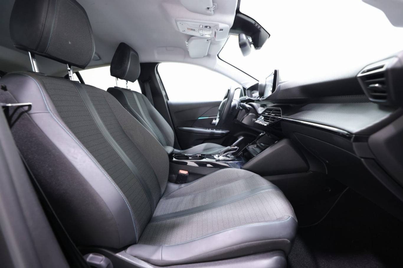 PEUGEOT 208 44