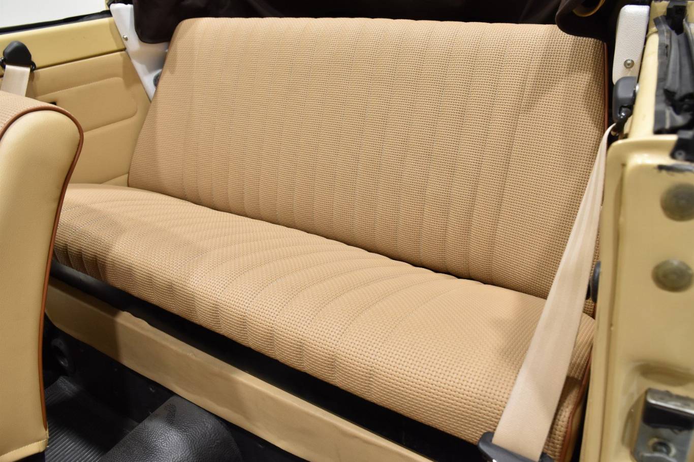 VOLKSWAGEN Maggiolino 17