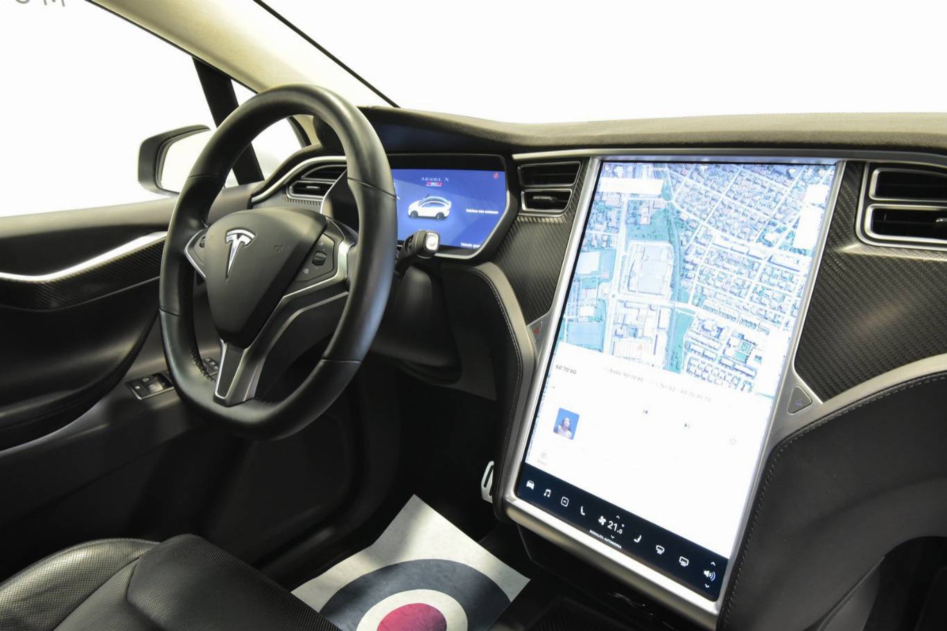 TESLA Model X 26