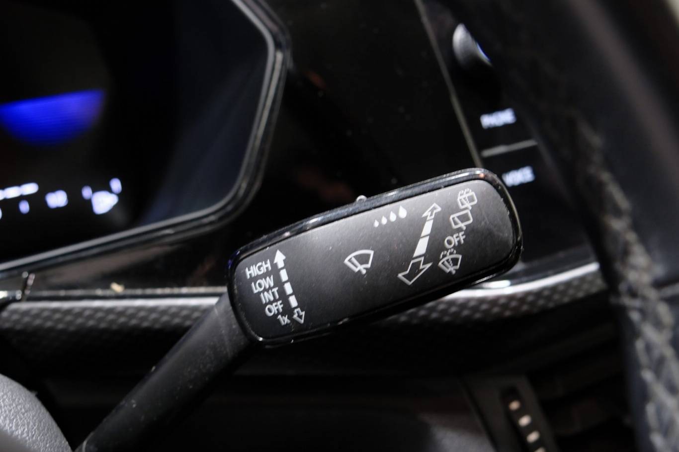 VOLKSWAGEN T-Cross 24