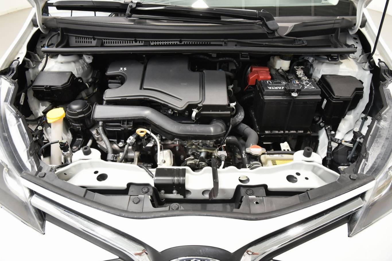 TOYOTA Yaris 12