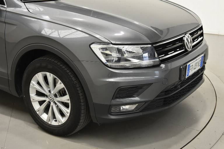 VOLKSWAGEN Tiguan 38