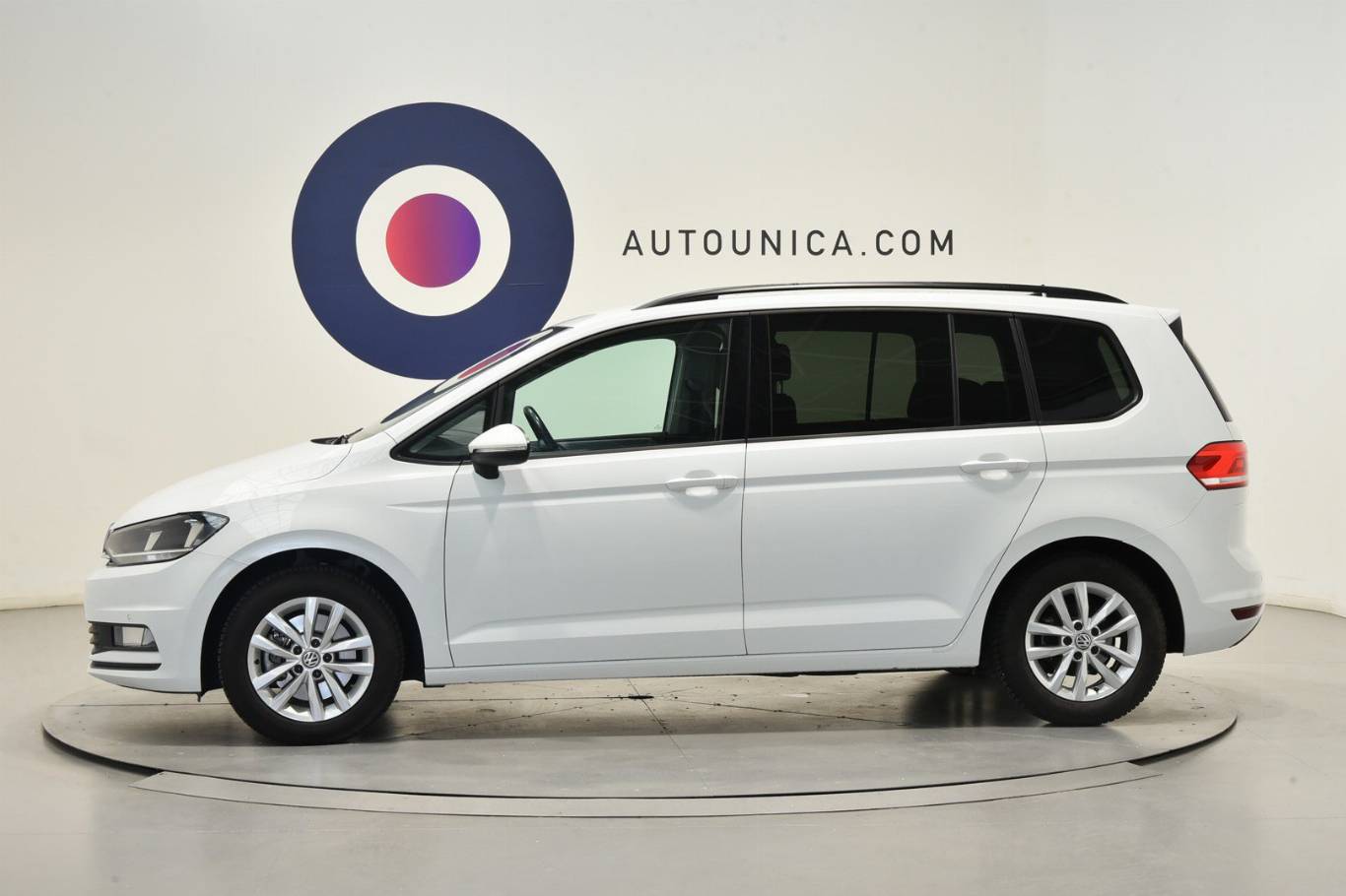 VOLKSWAGEN Touran 32