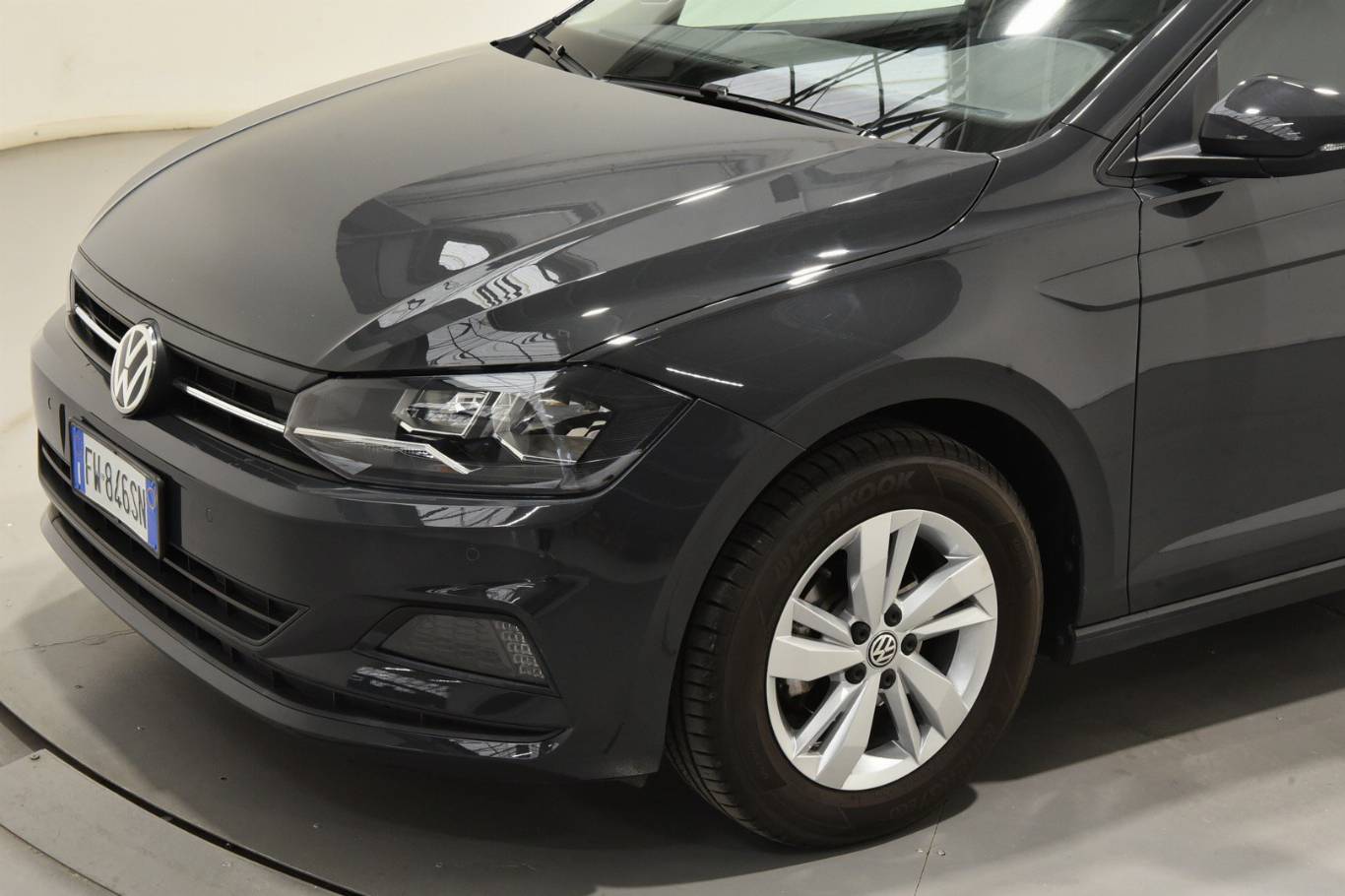 VOLKSWAGEN Polo 16