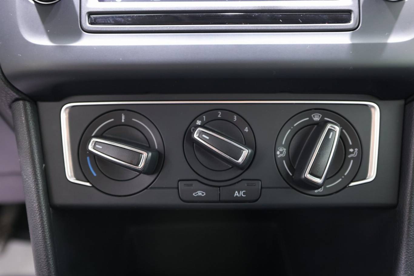 VOLKSWAGEN Polo 25