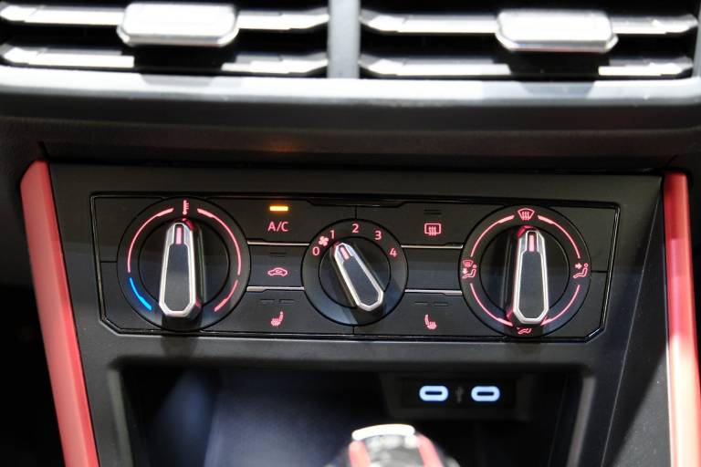 VOLKSWAGEN Polo GTI 24