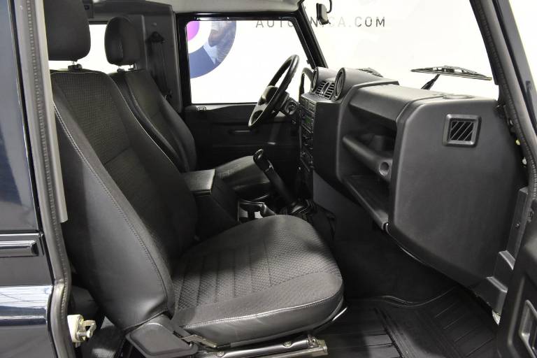 LAND ROVER Defender 31