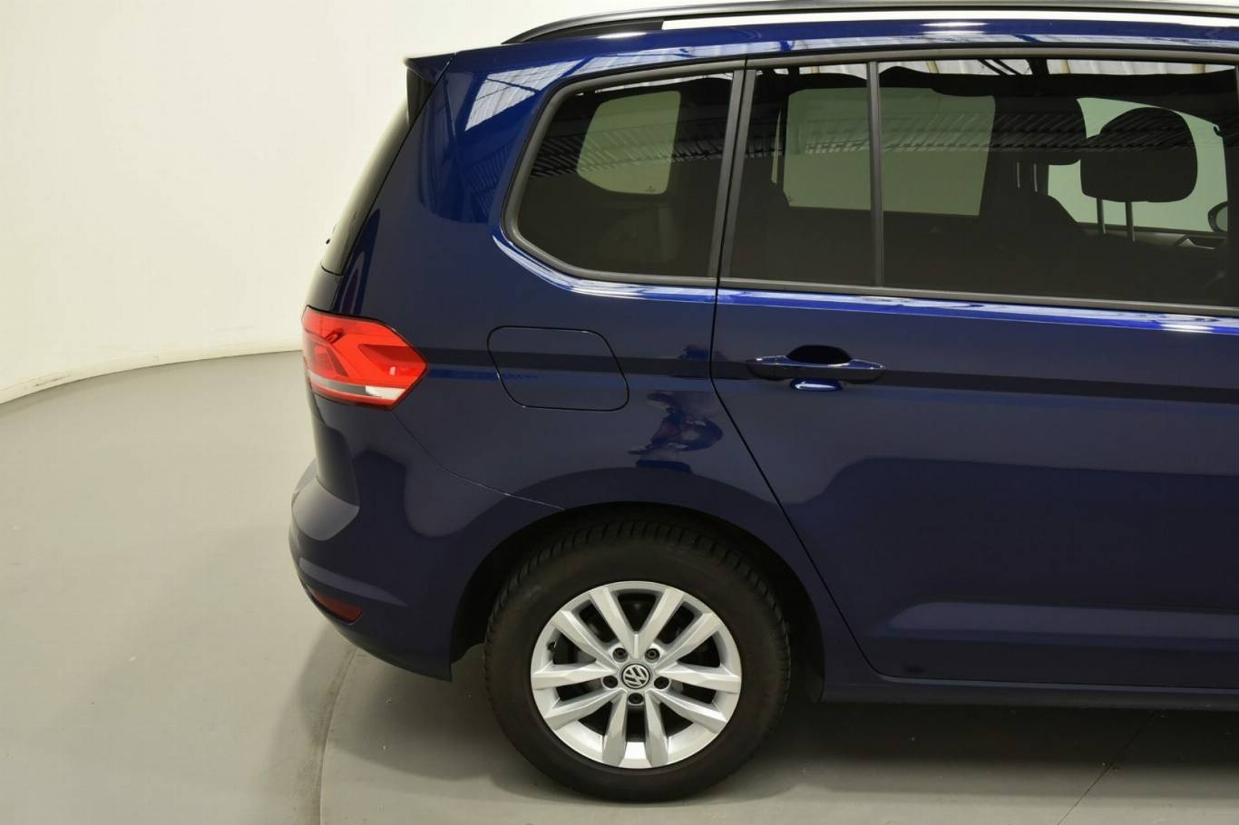 VOLKSWAGEN Touran 48