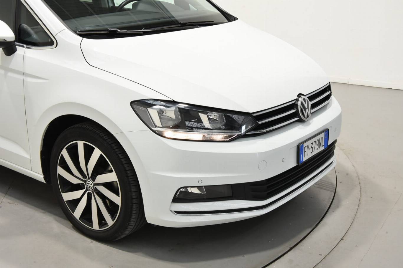 VOLKSWAGEN Touran 35