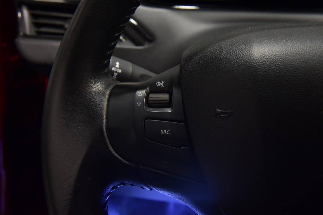 PEUGEOT 208 7