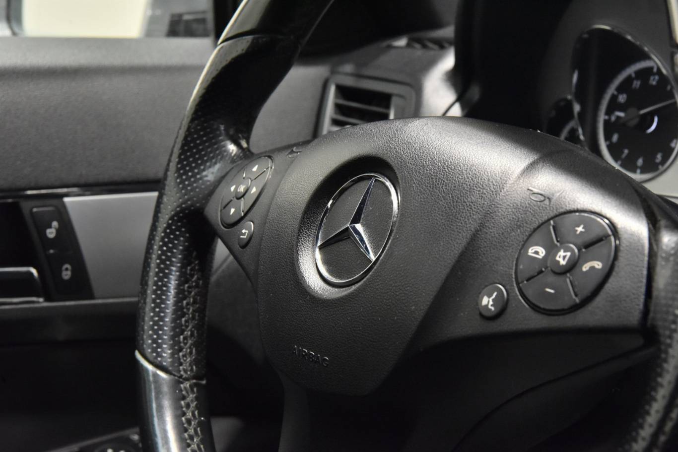 MERCEDES-BENZ E 220 42