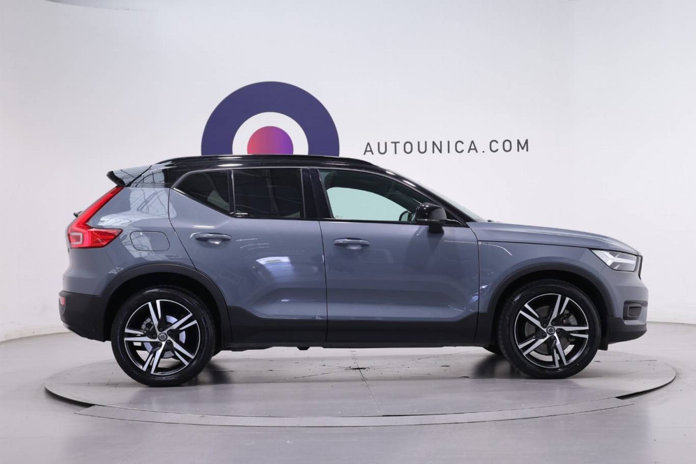 VOLVO XC40 4