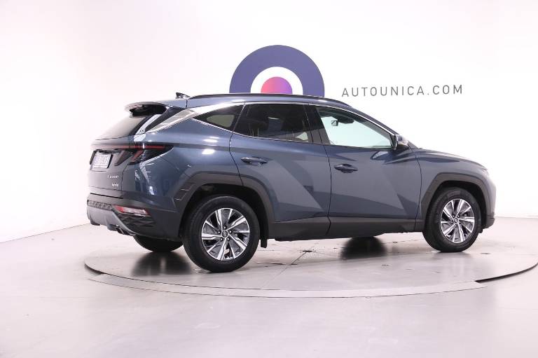 HYUNDAI Tucson 4