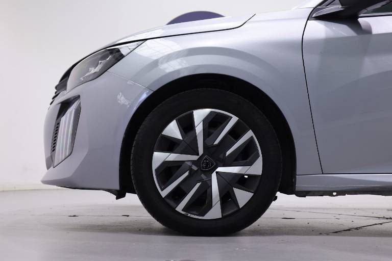 PEUGEOT 208 18