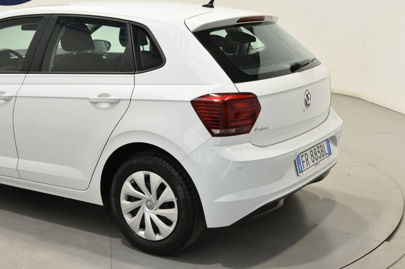 VOLKSWAGEN Polo 14