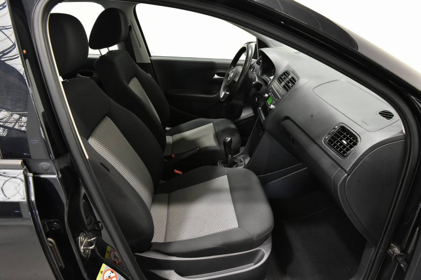 VOLKSWAGEN Polo 21