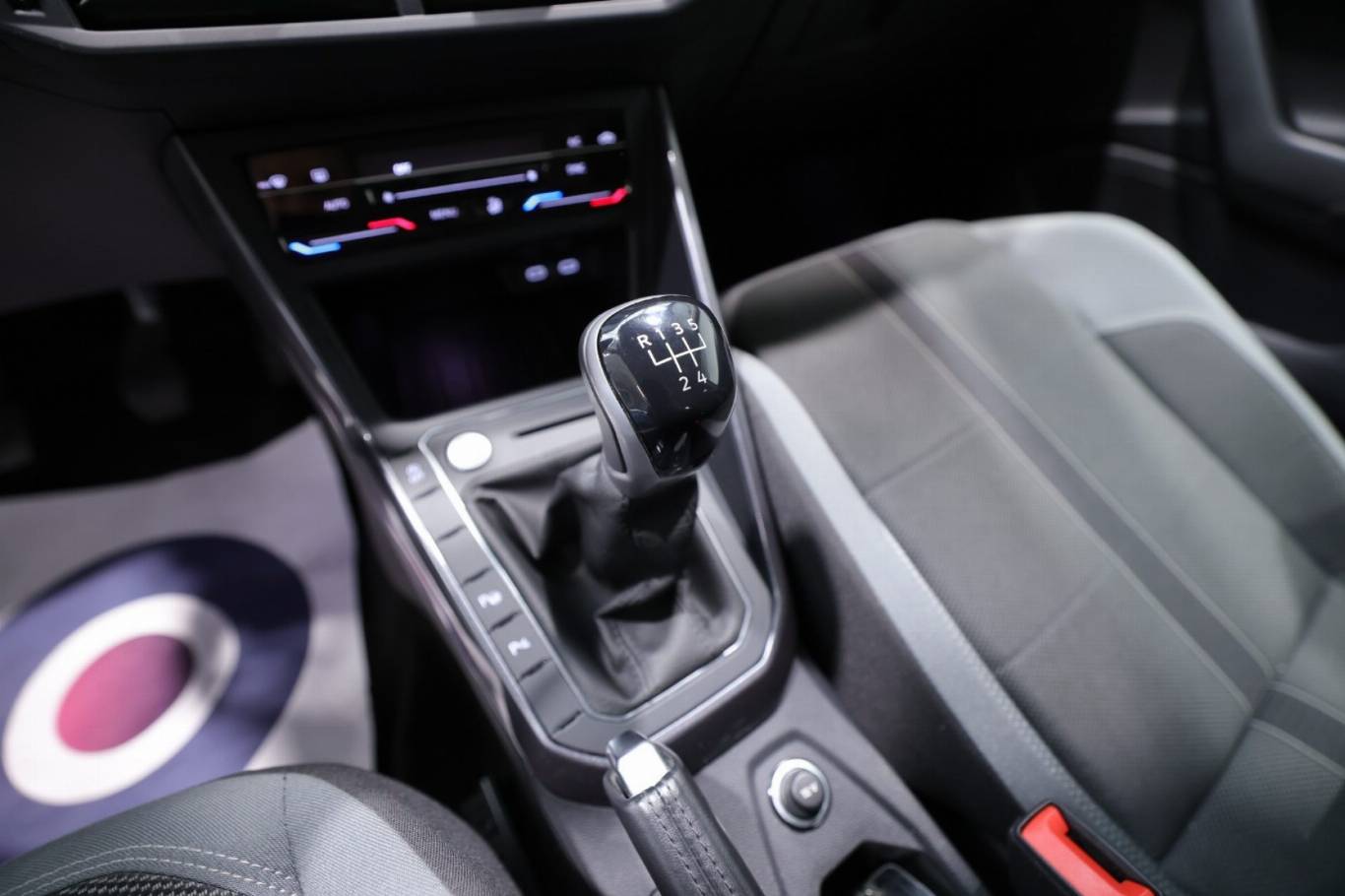 VOLKSWAGEN Polo 28