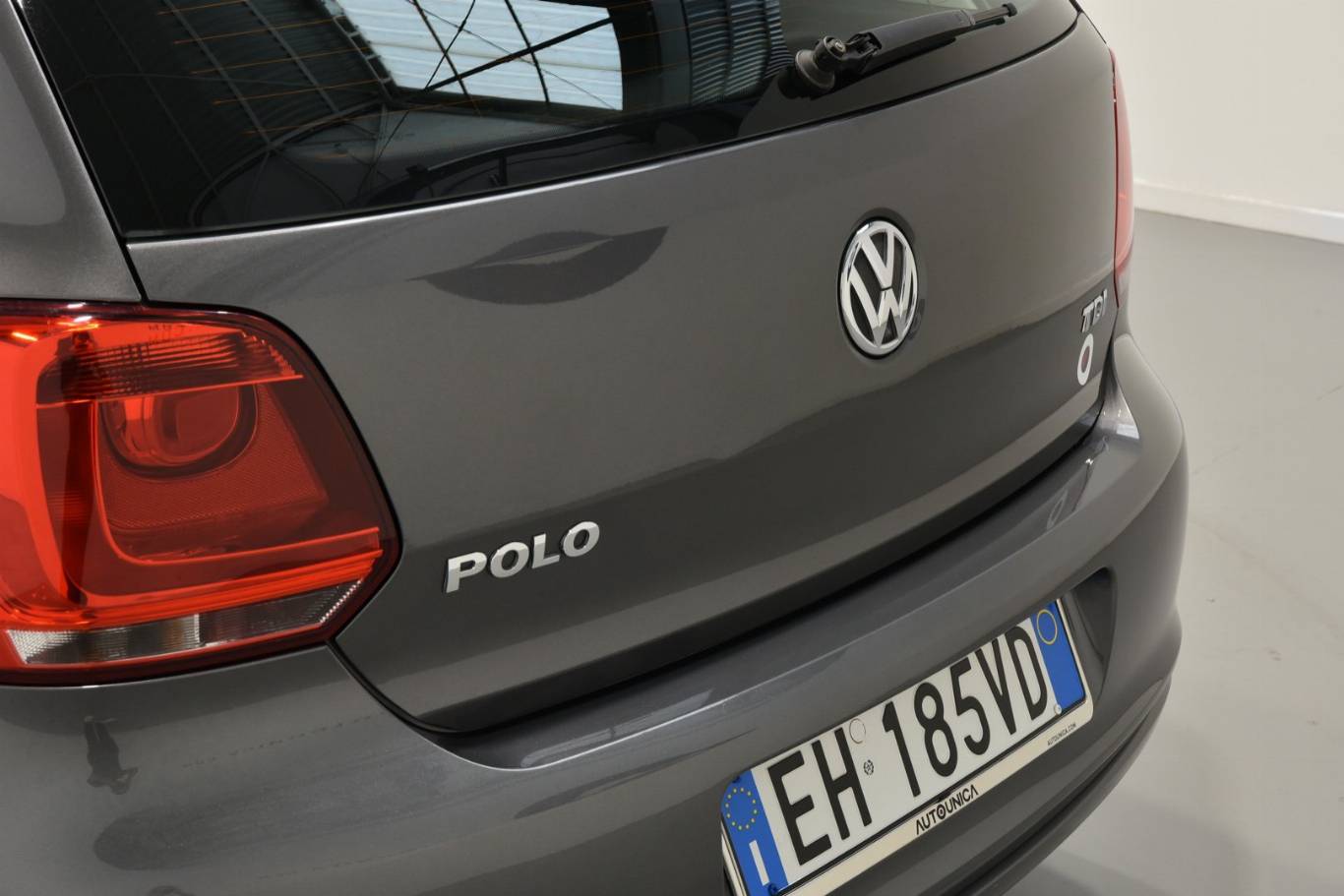 VOLKSWAGEN Polo 45