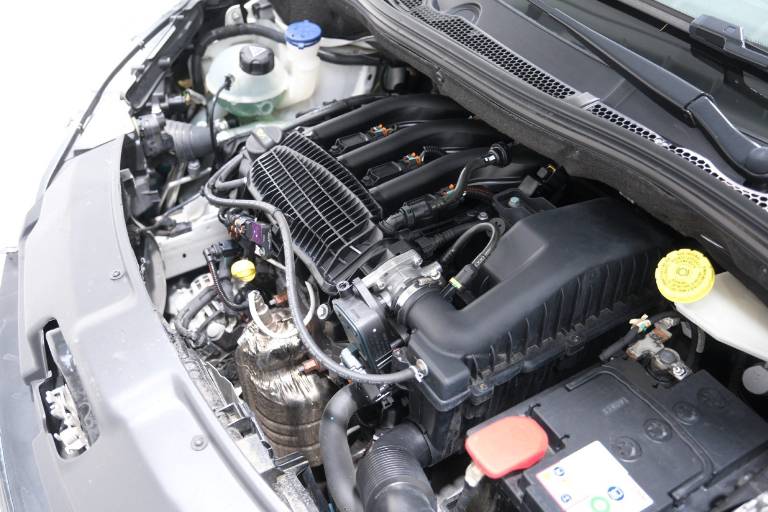 PEUGEOT 208 55