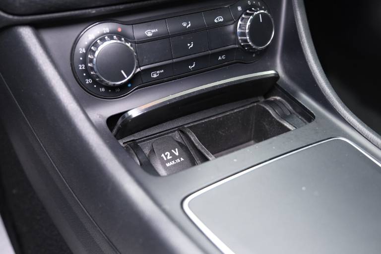 MERCEDES-BENZ A 180 21