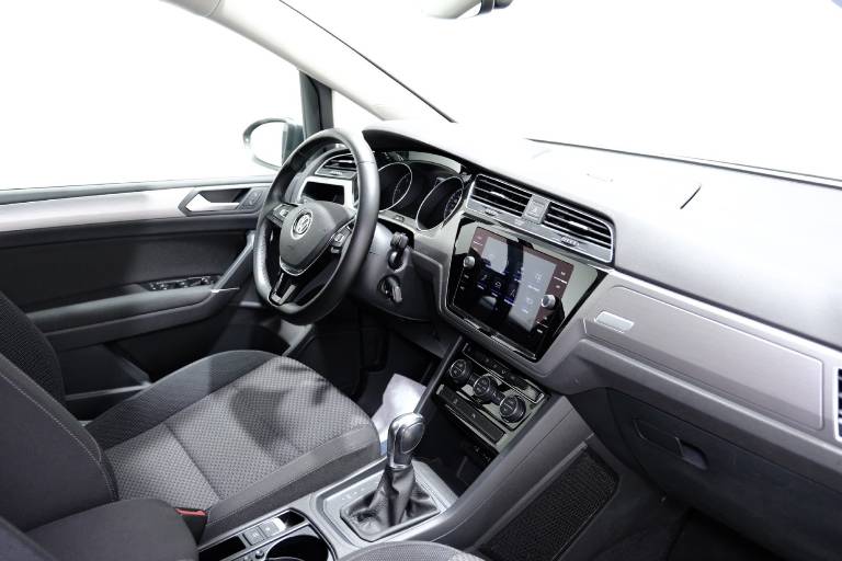 VOLKSWAGEN Touran 59