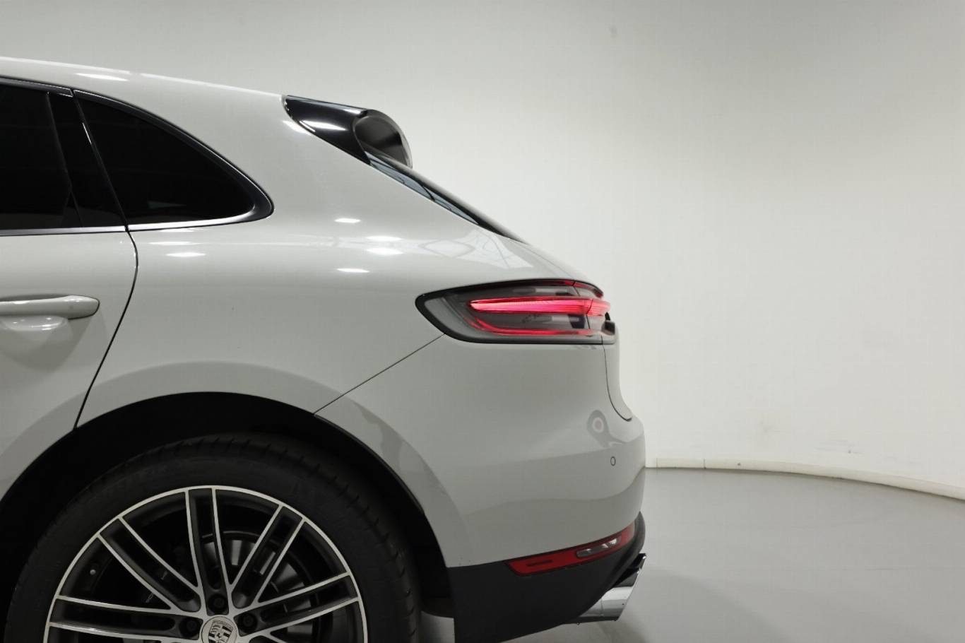 PORSCHE Macan 37