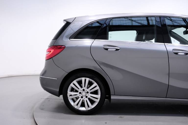 MERCEDES-BENZ B 200 58