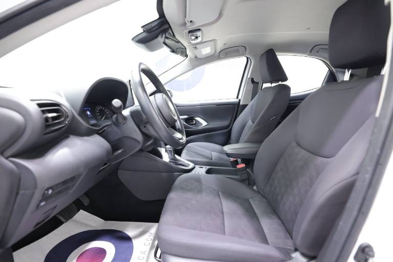 TOYOTA Yaris 19