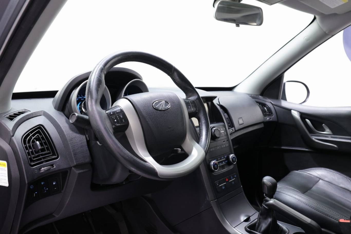 MAHINDRA XUV500 5