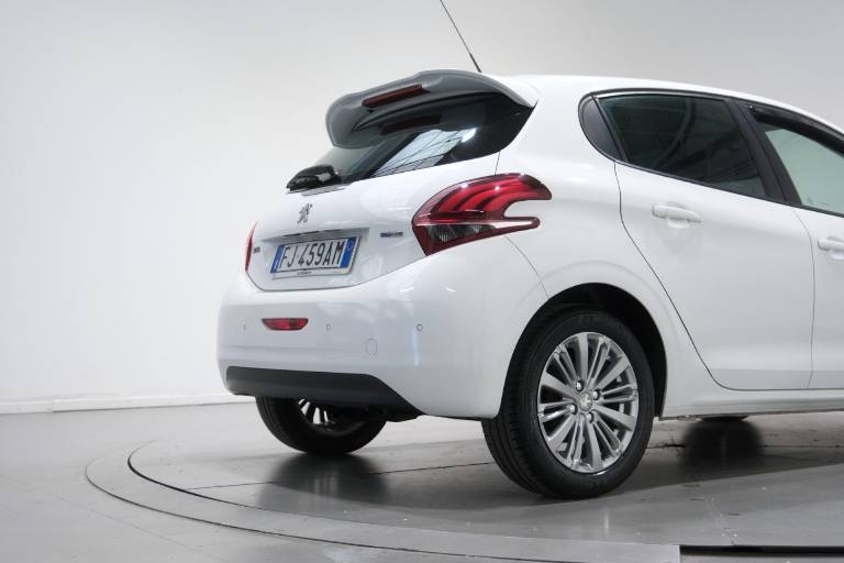 PEUGEOT 208 46