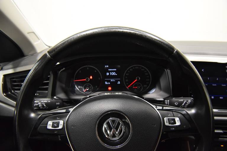 VOLKSWAGEN Polo 5