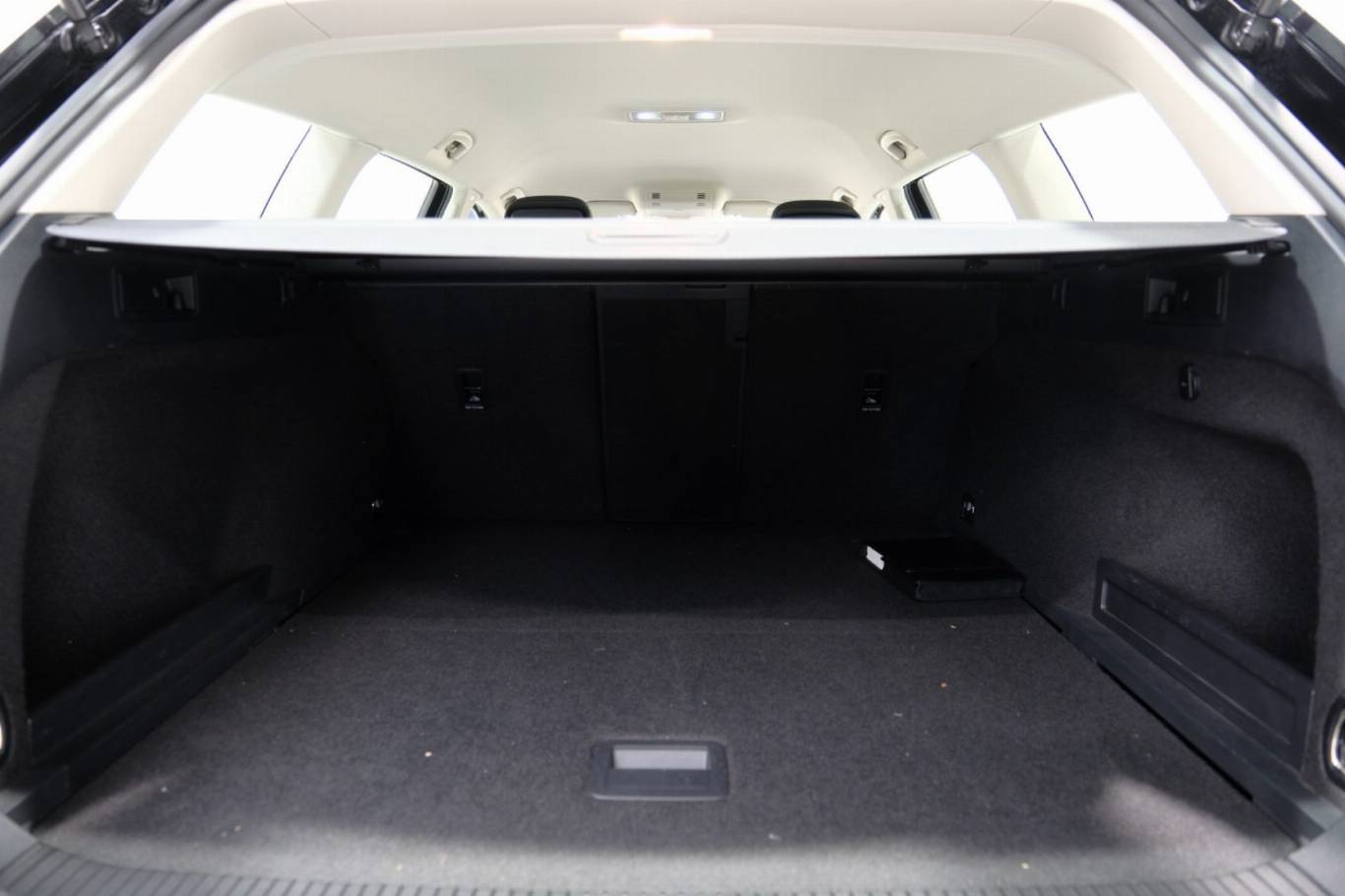 VOLKSWAGEN Passat Variant 62