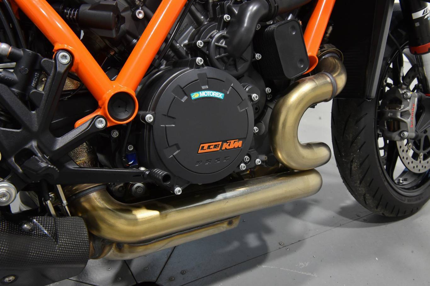 KTM 1290 Super Duke R 61