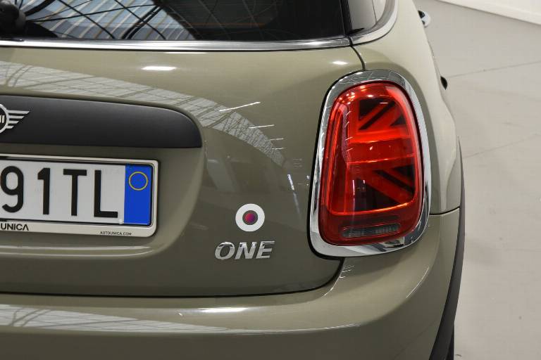 MINI One 19