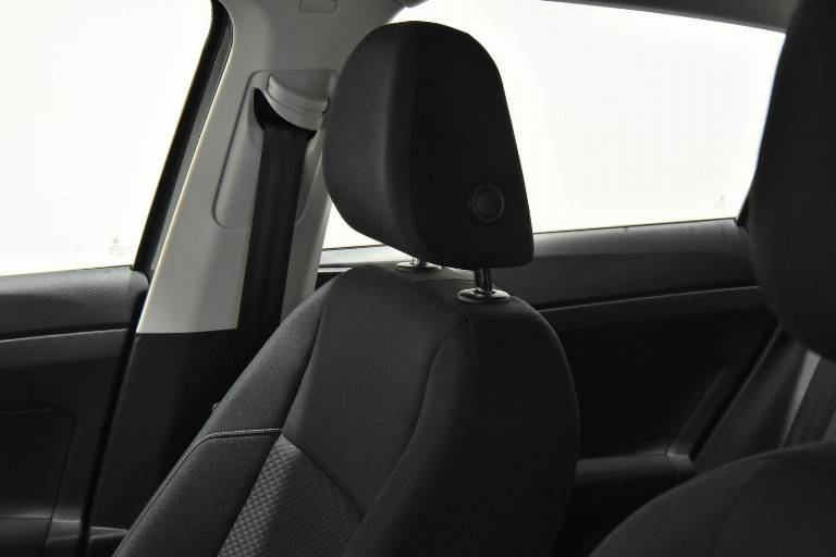 VOLKSWAGEN Polo 20